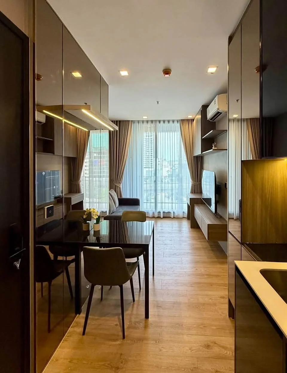 1 Bedroom condo in Noble Around Ari