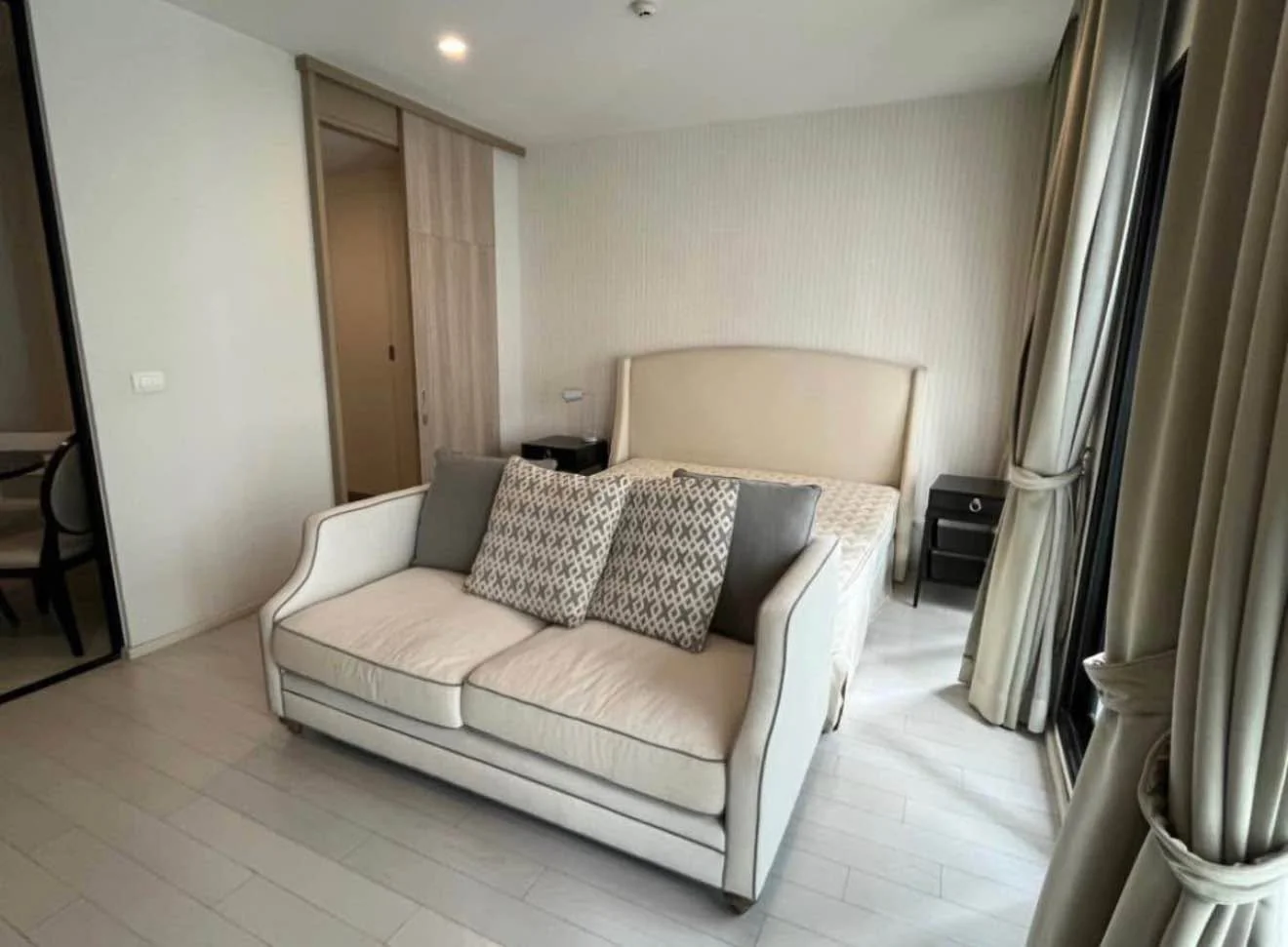 1 Bedroom condo in Noble Ploenchit