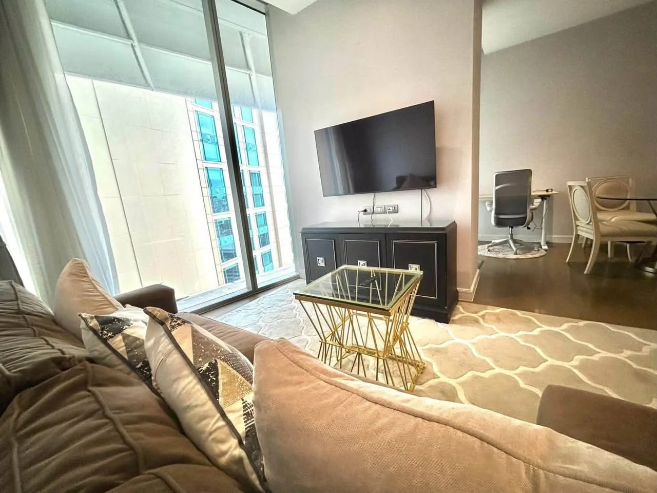 1 Bedroom condo in Magnolias Ratchadamri Boulevard