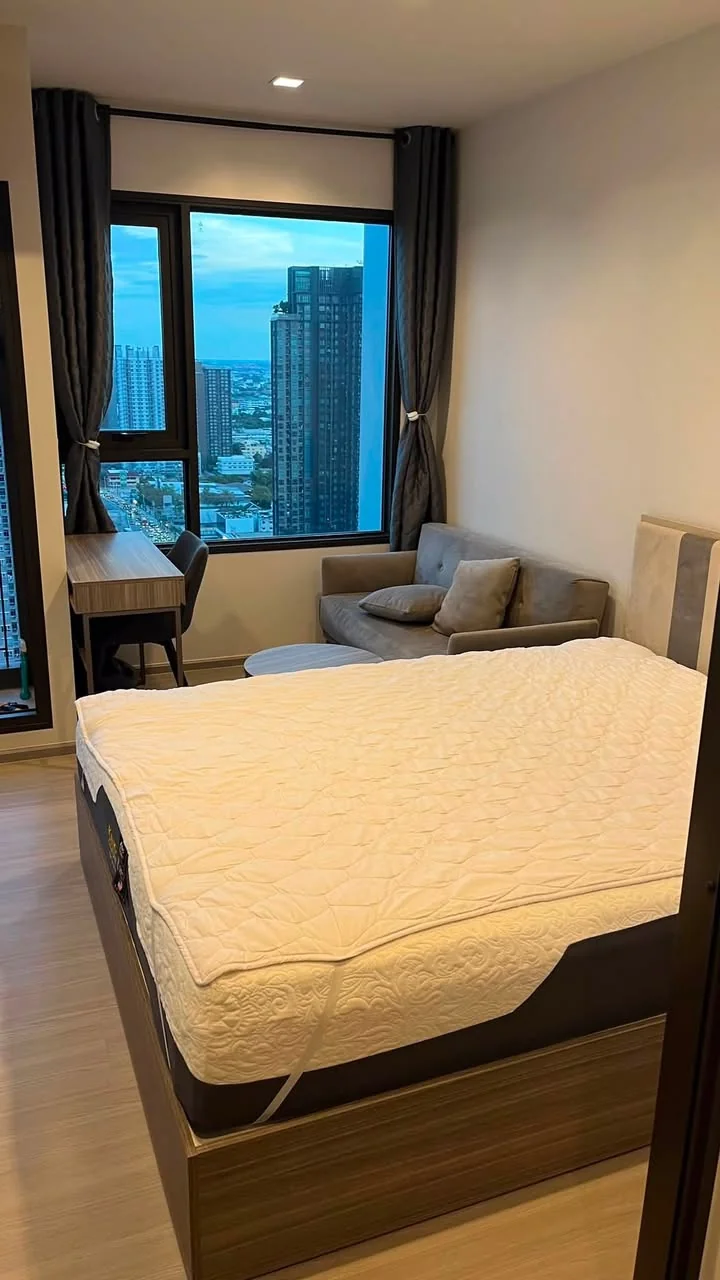 Studio condo in Life Sathorn Sierra