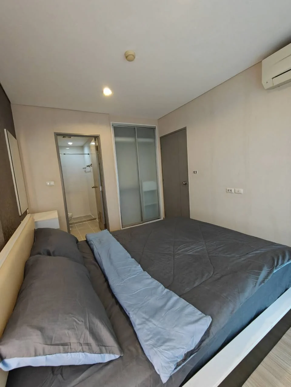 1 Bedroom condo in Serrano Condominium
