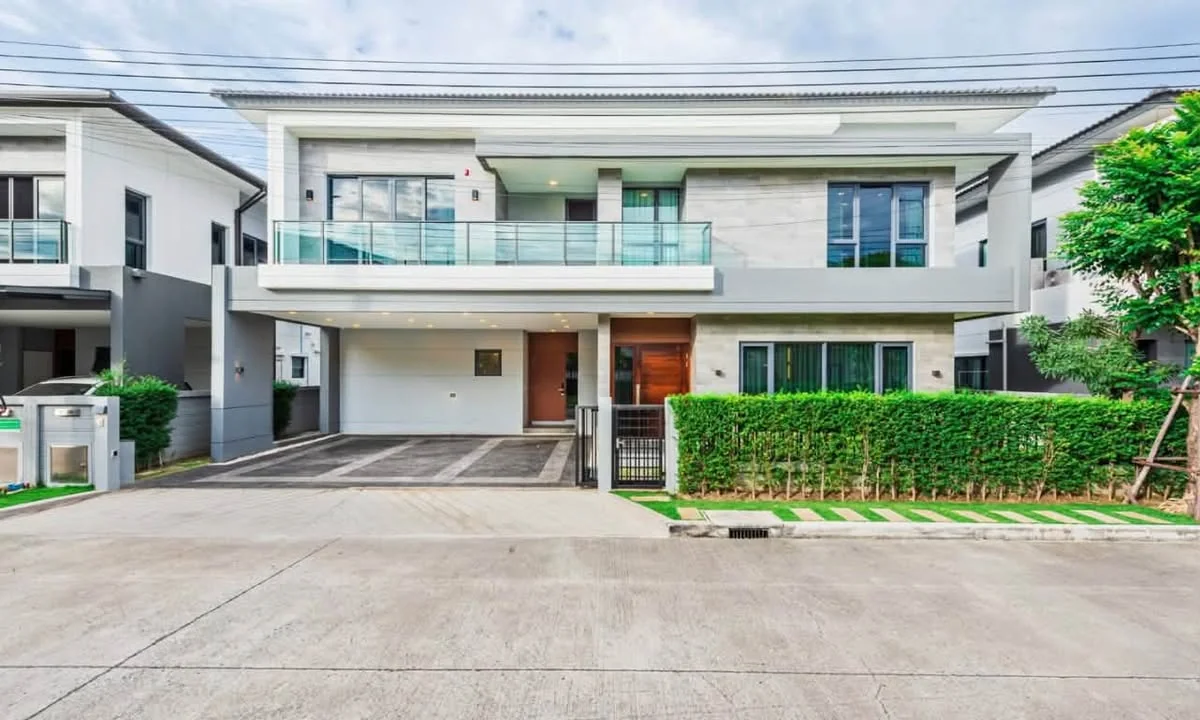 4 Bedroom condo in The City Bangna