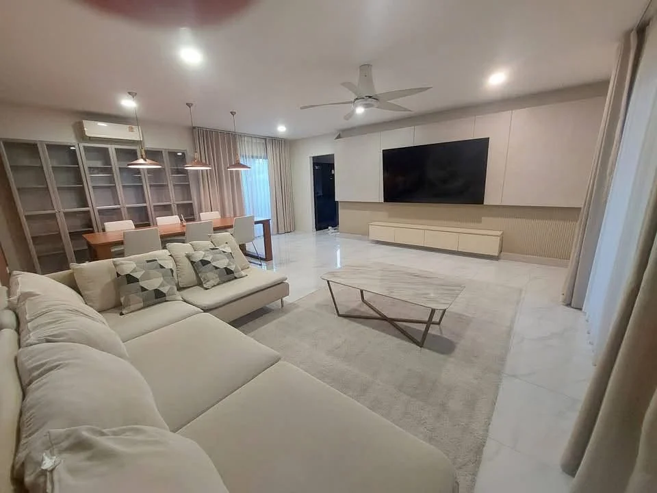 4 Bedroom condo in Altitude Kraf Bangna