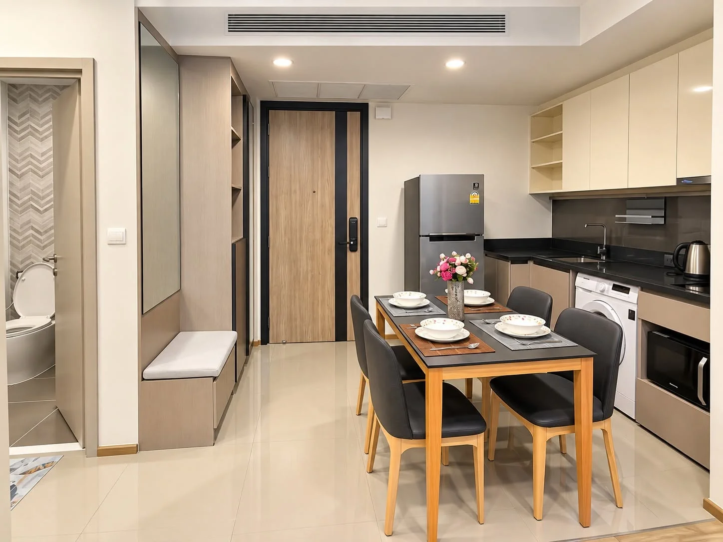 2 Bedroom condo in Oka Haus Sukhumvit 36