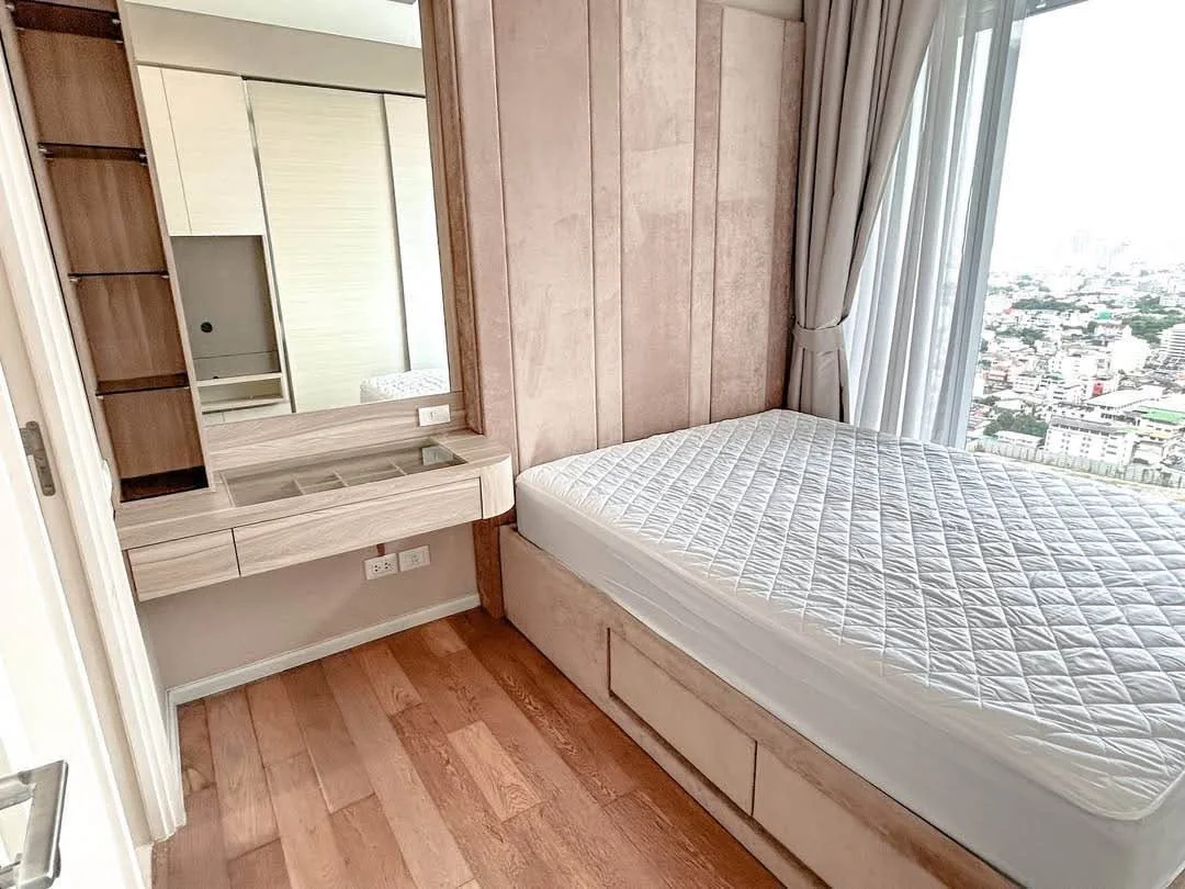 Studio condo in The Saint Residences Ladprao