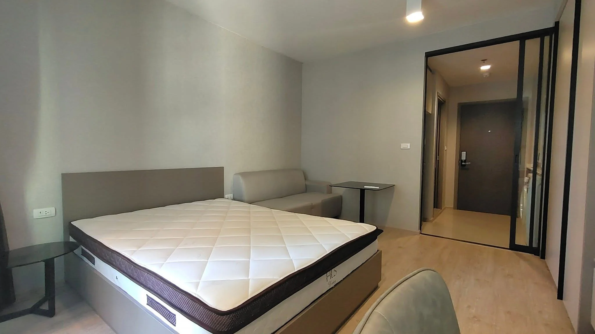 Studio condo in IDEO Sathorn-Wongwian Yai