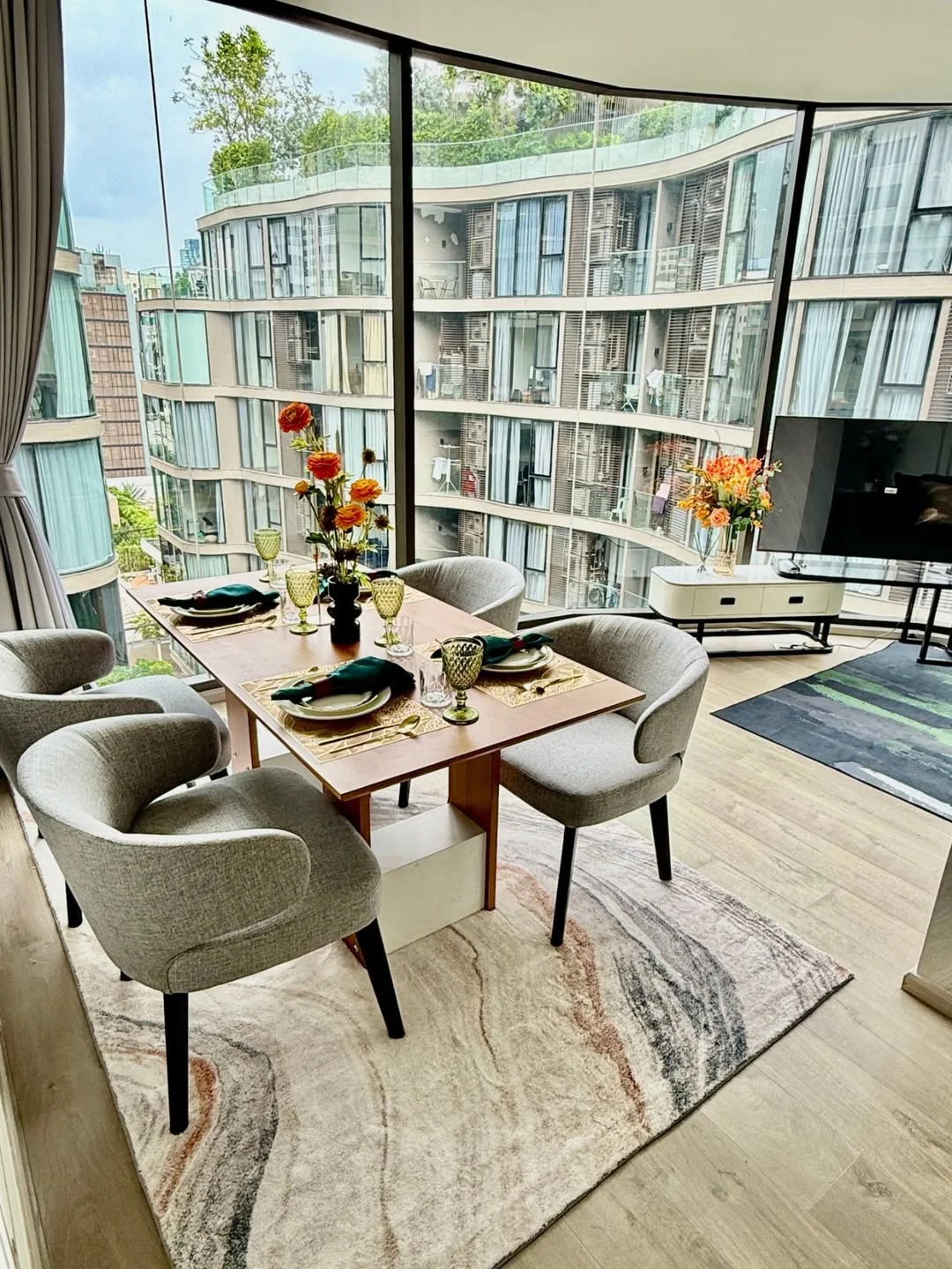 2 Bedroom condo in Fynn Asoke
