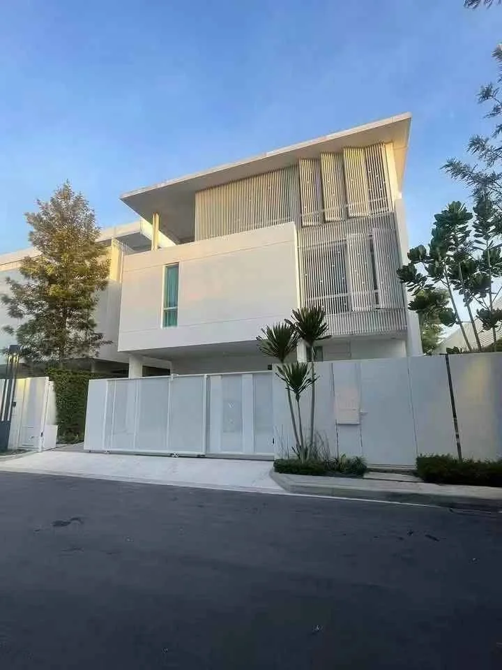 4 Bedroom condo in VIVE Ekkamai-Ramintra