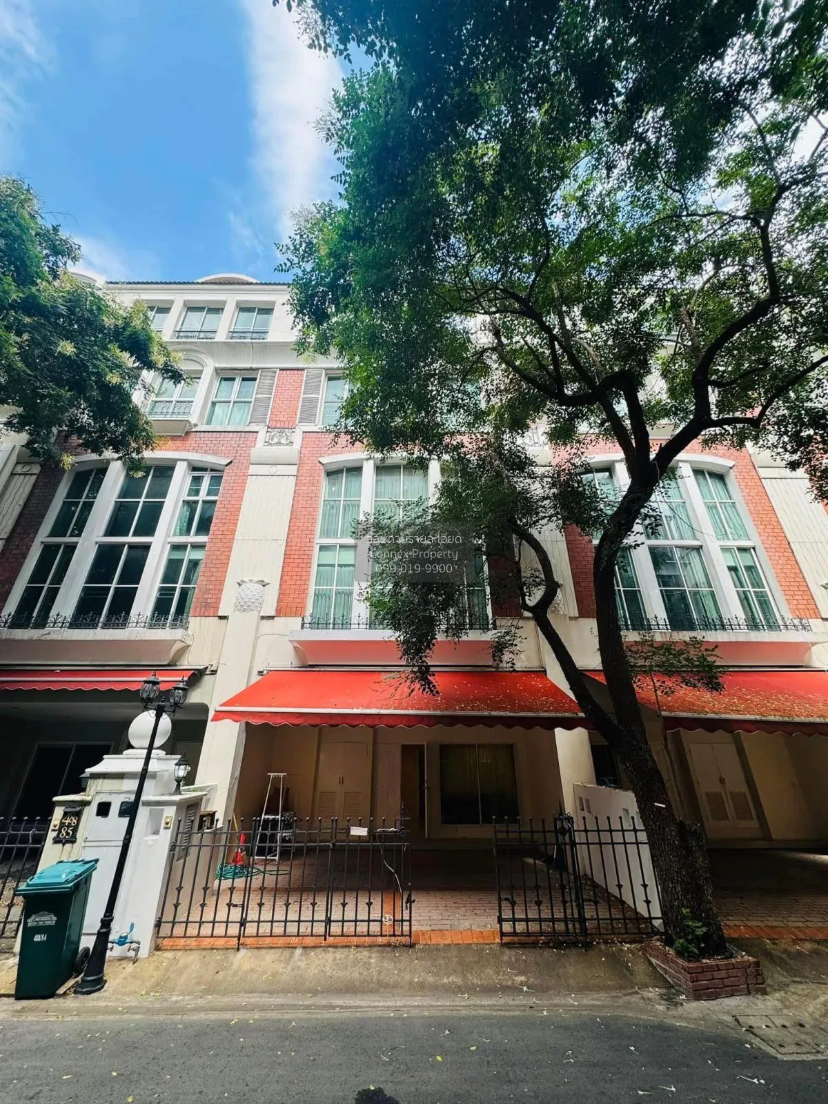 4 Bedroom condo in Baan Klang Krung Thonglor