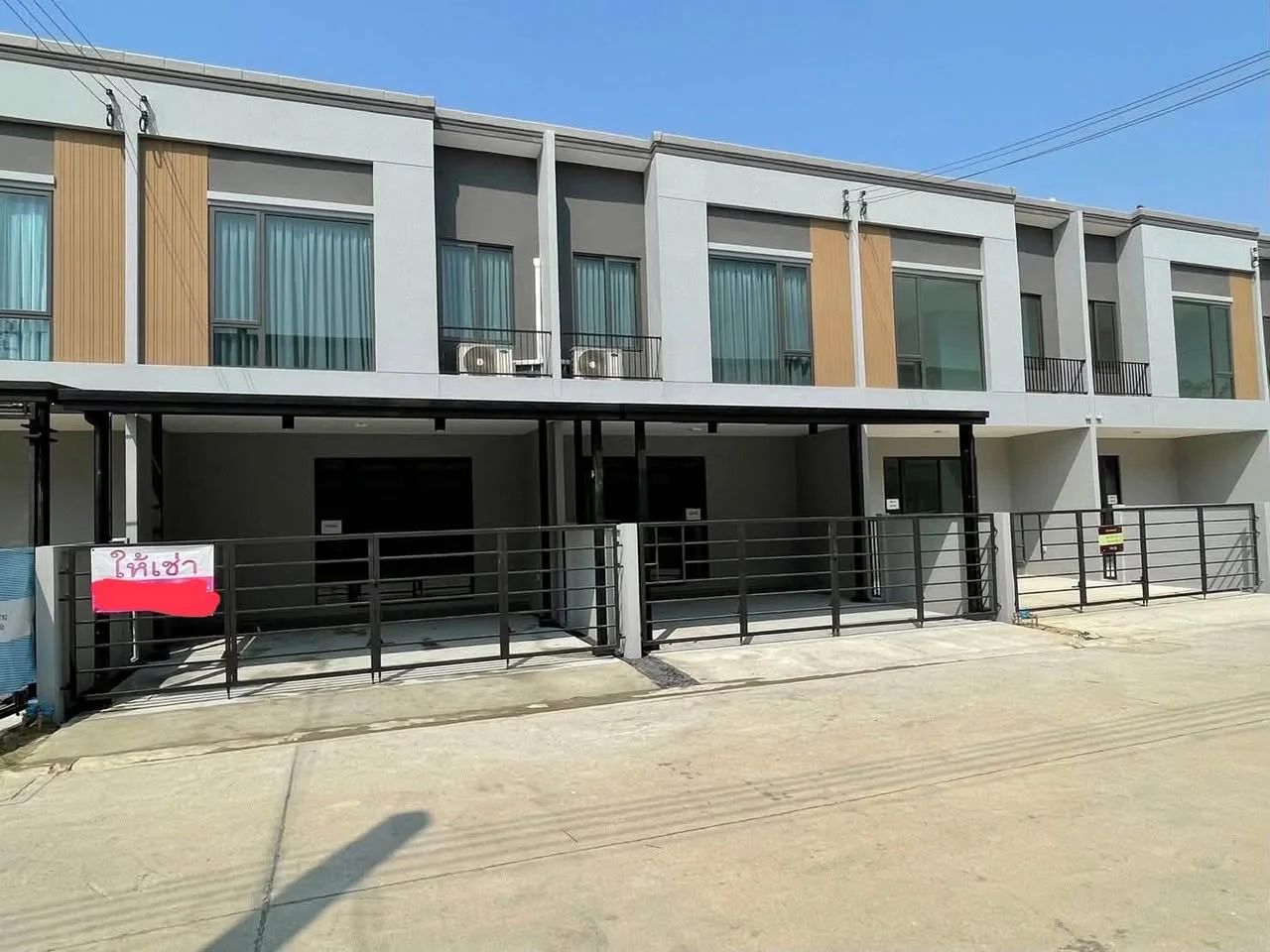 3 Bedroom condo in Pleno Sukhumvit-Bangna 2