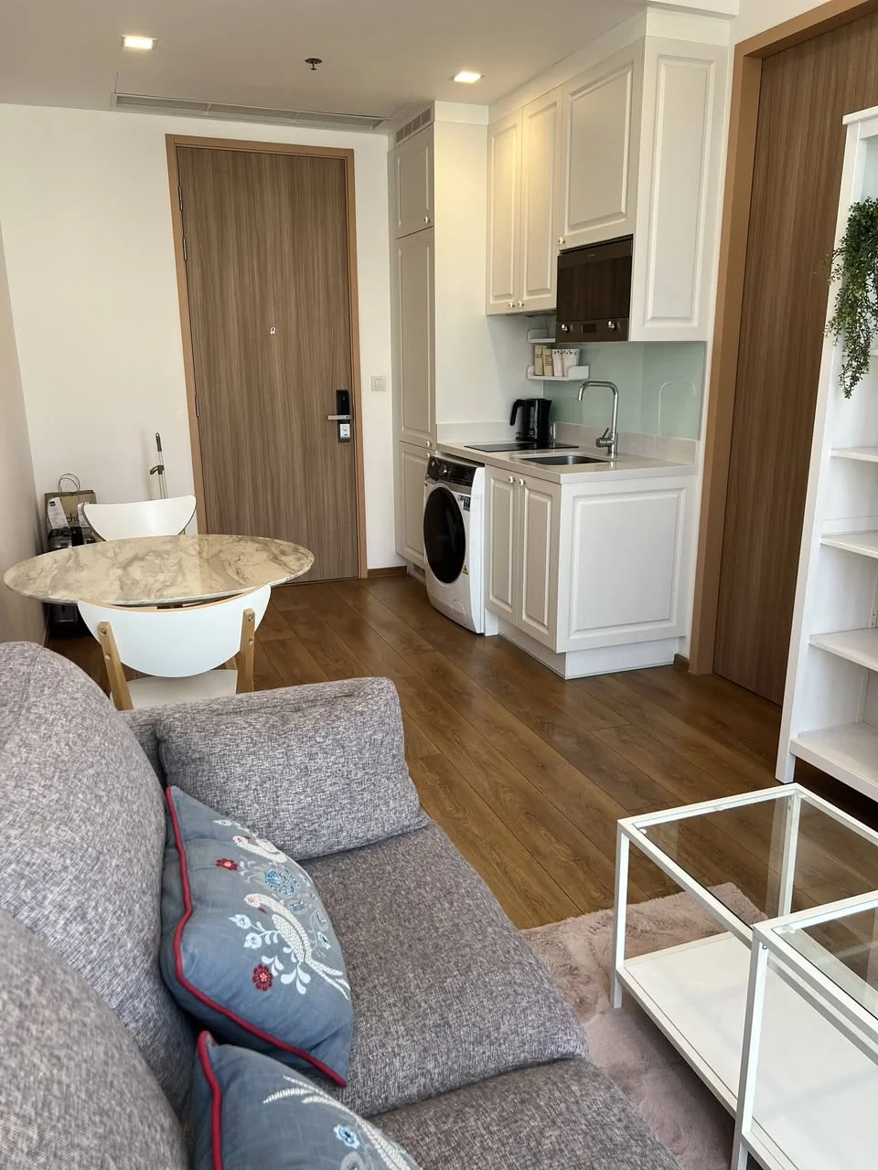 1 Bedroom condo in Noble BE33