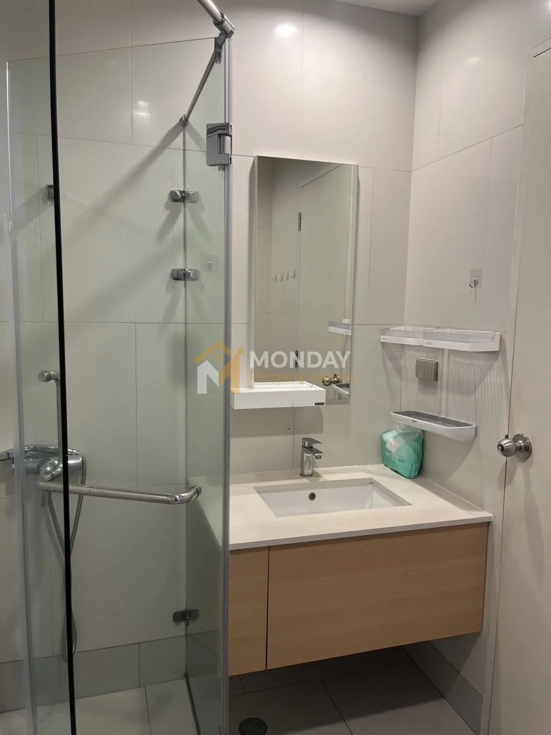 2 Bedroom condo in Villa Ratchatewi