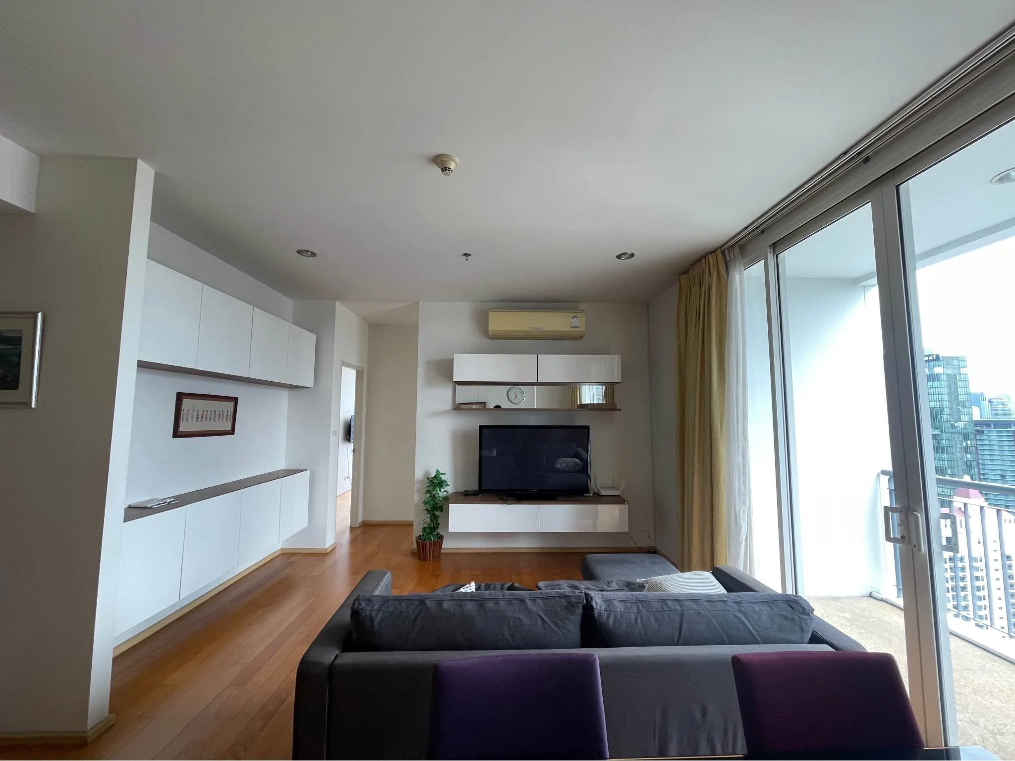 2 Bedroom condo in Villa Ratchatewi