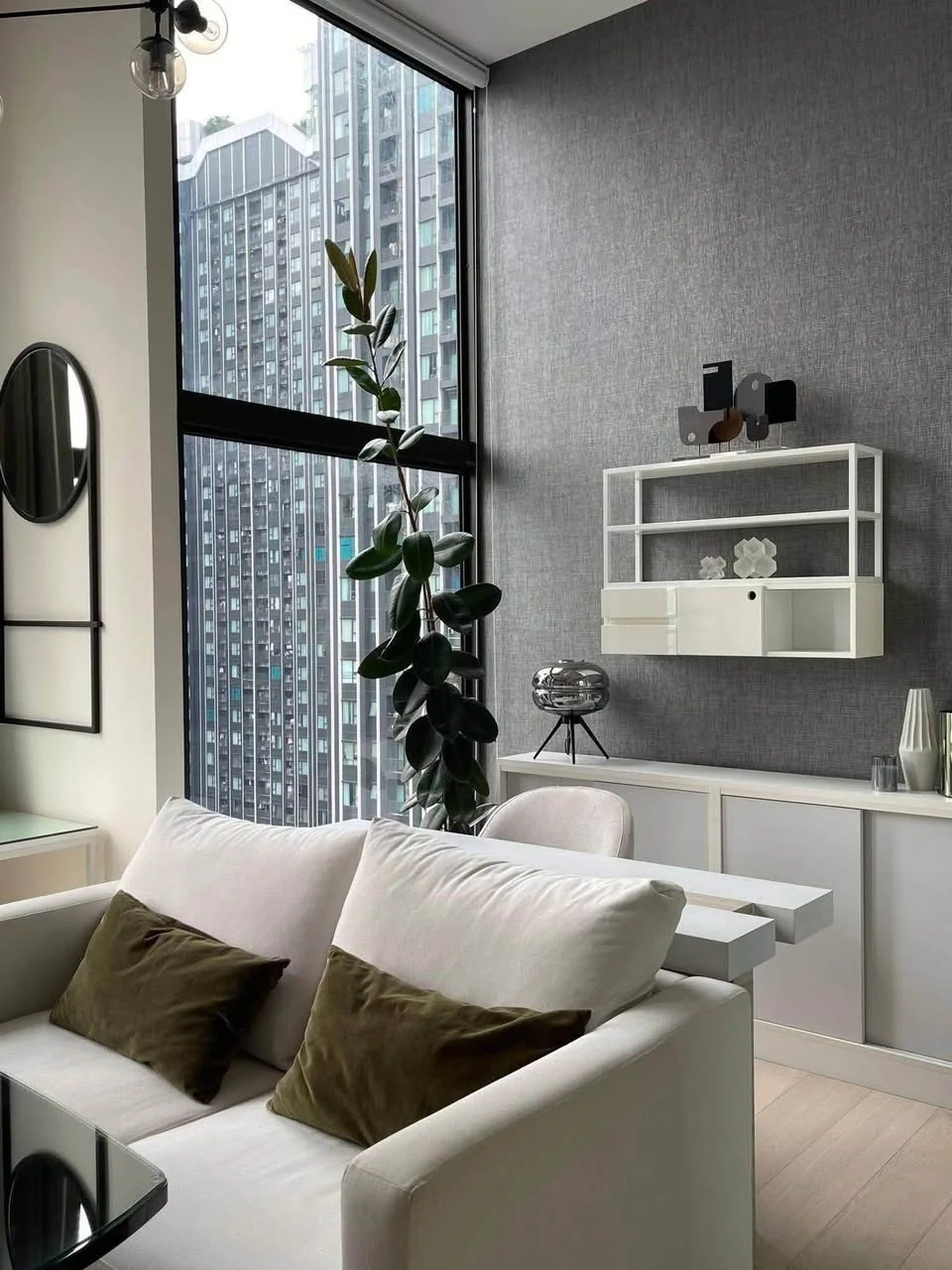 Studio condo in Chewathai Residence Asoke