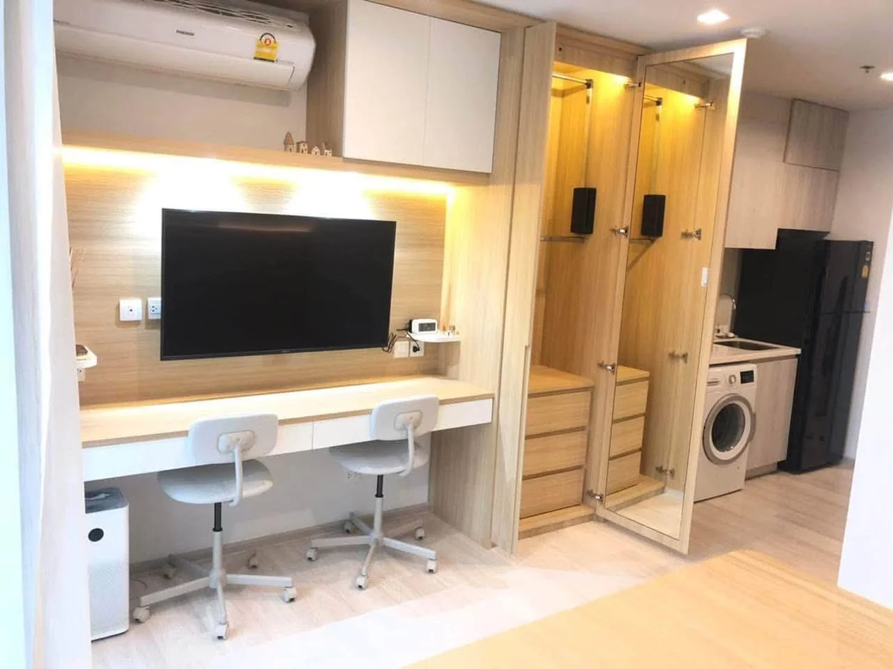 Studio condo in Life One Wireless