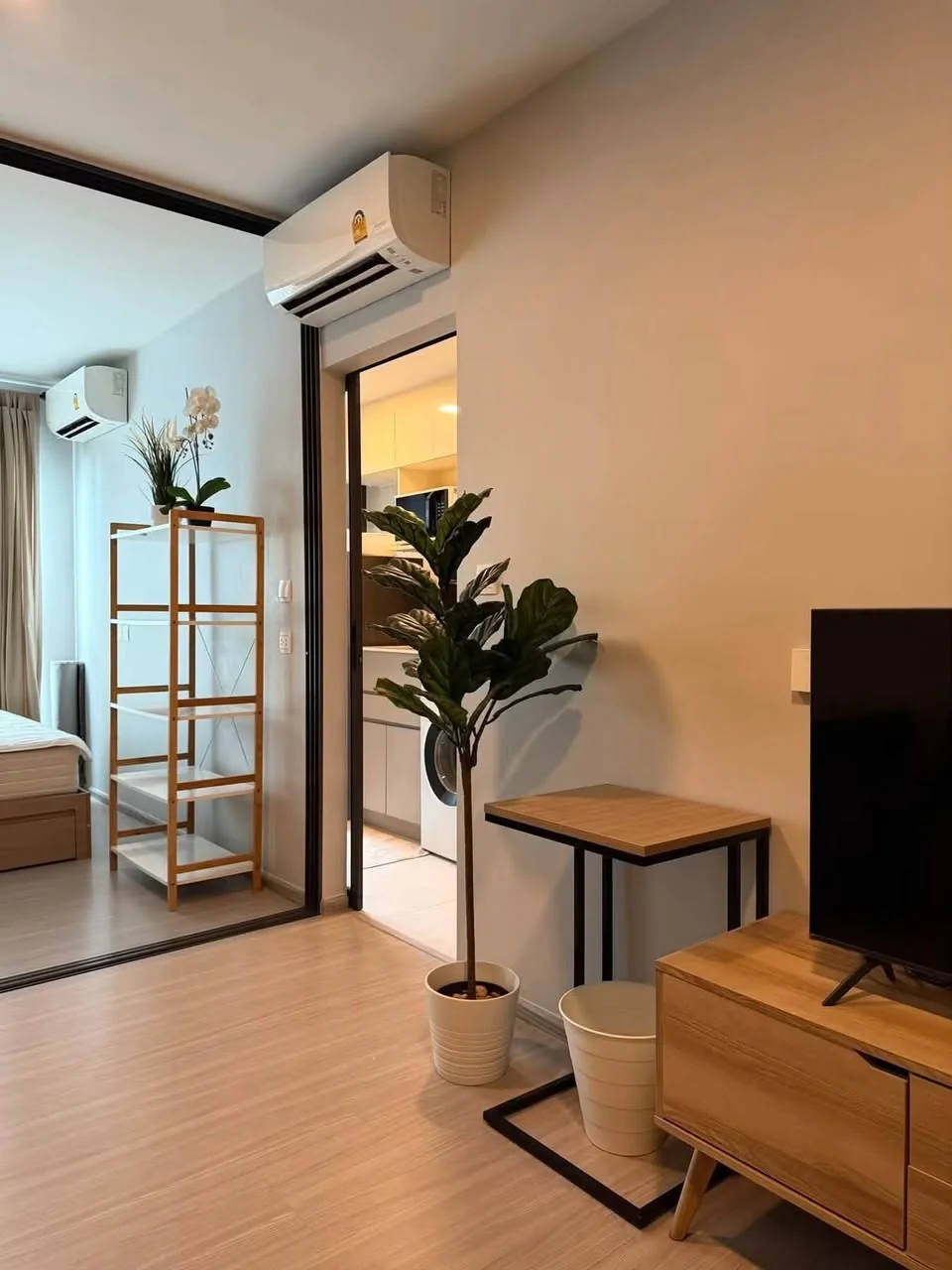 Studio condo in The Privacy S101