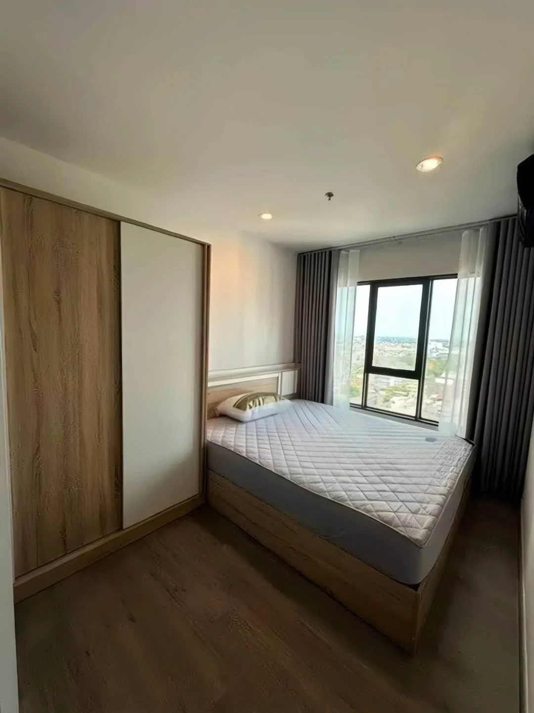 Studio condo in Regent Home Wutthakat