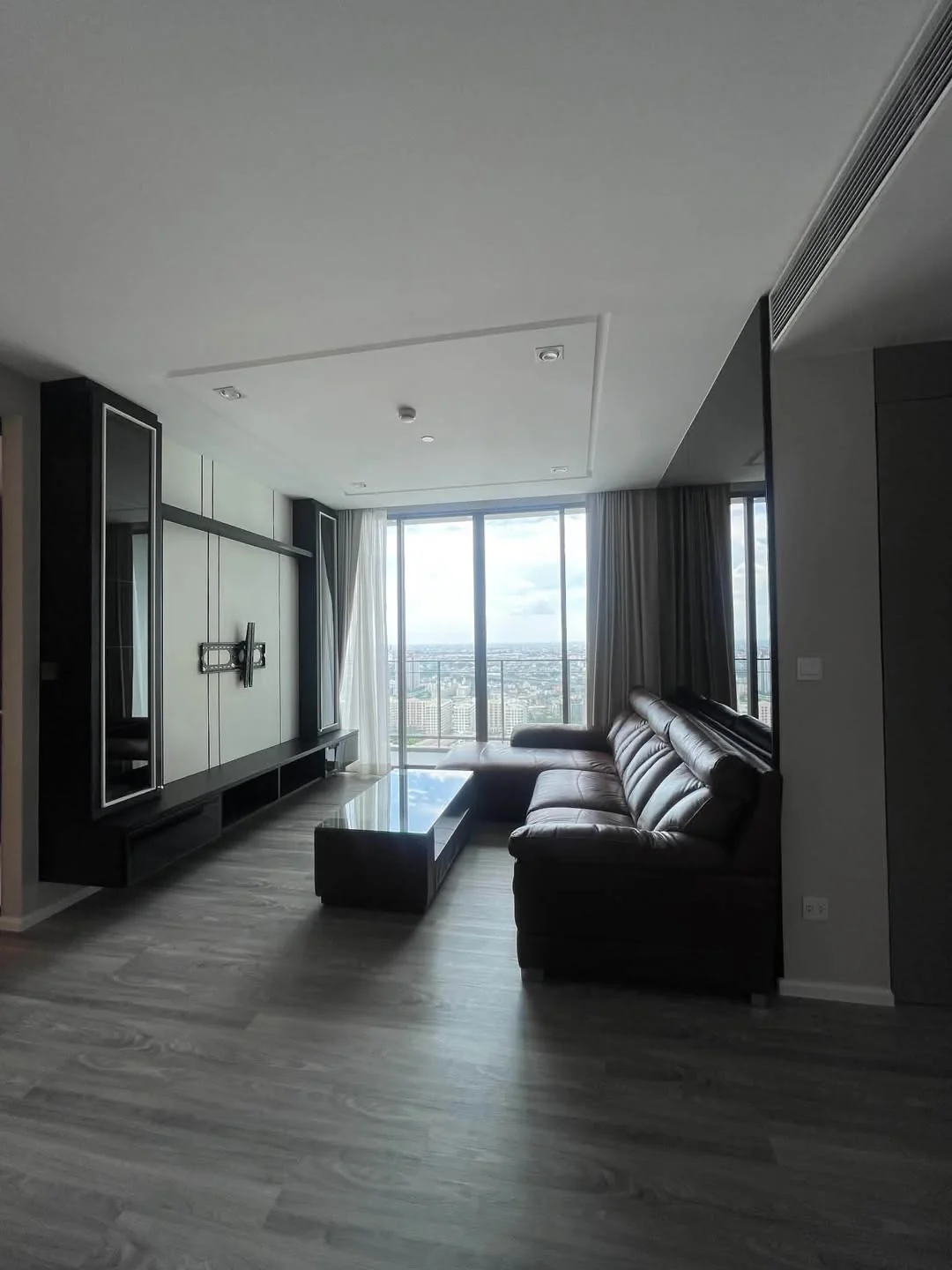 2 Bedroom condo in 333 Riverside