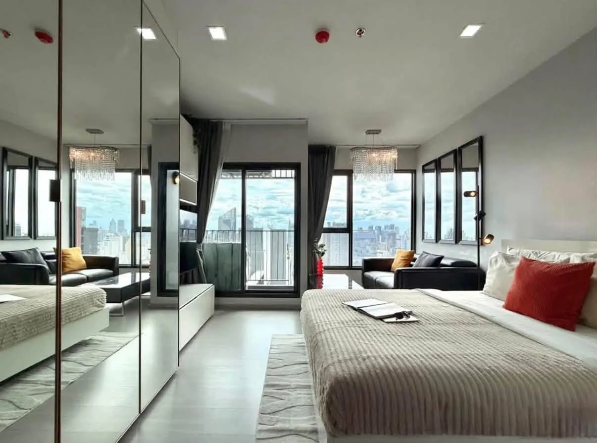 Studio condo in Life Asoke-Rama 9