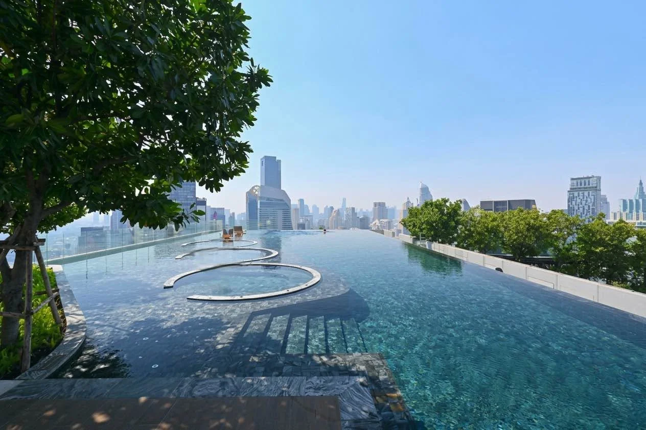 1 Bedroom condo in Life One Wireless
