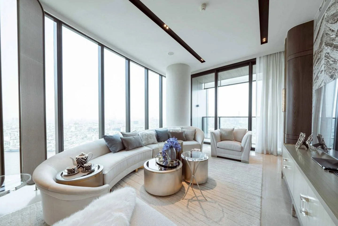2 Bedroom condo in Banyan Tree Residences Riverside