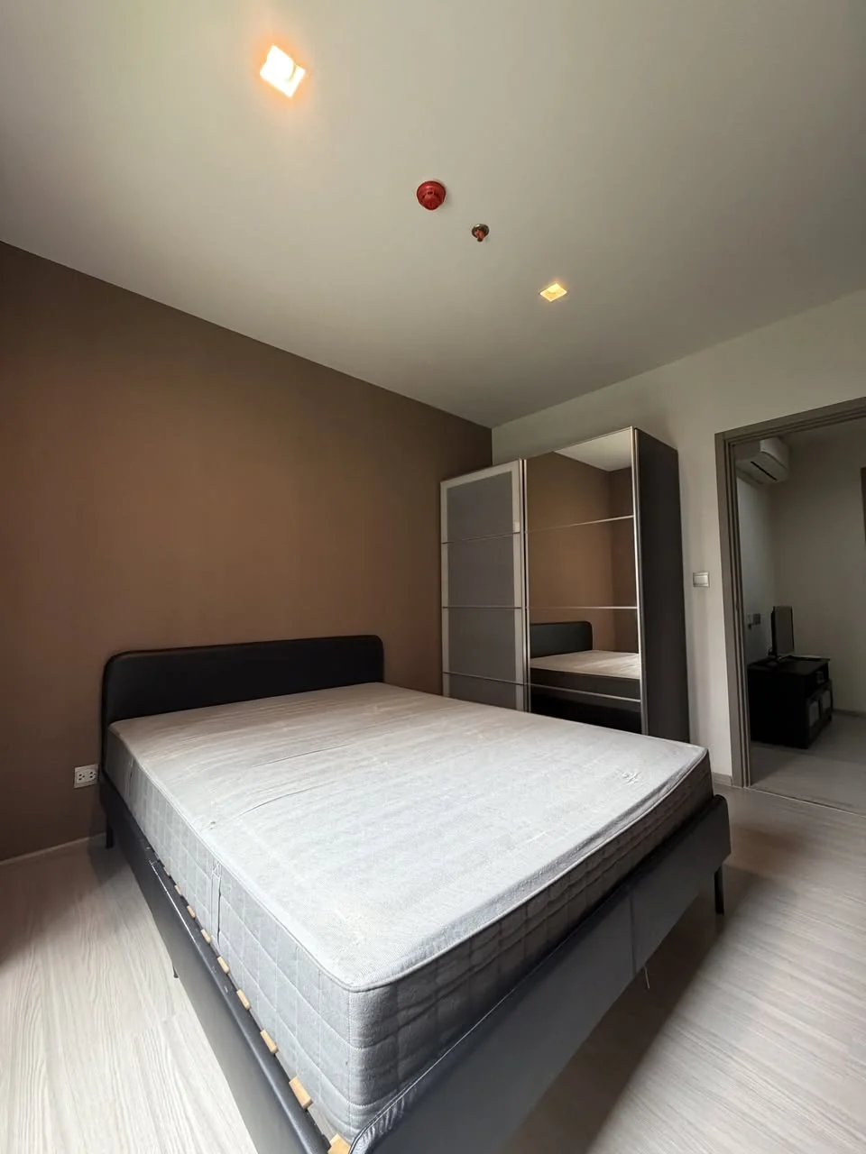 Studio condo in Life Asoke Hype