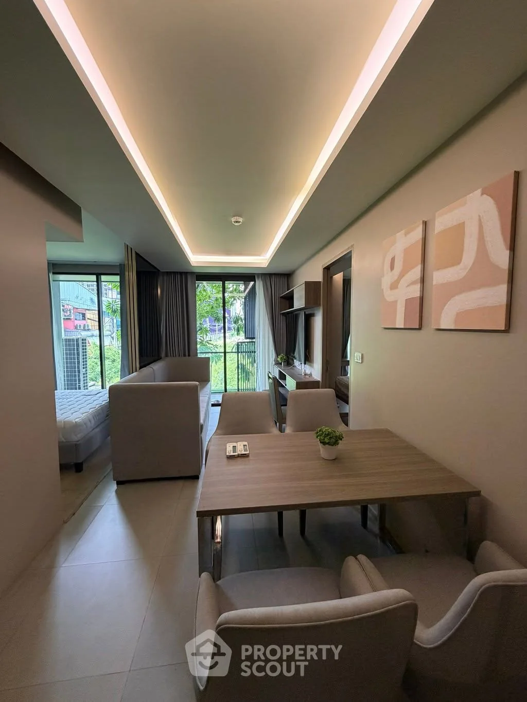 2 Bedroom condo in Urbitia Thonglor