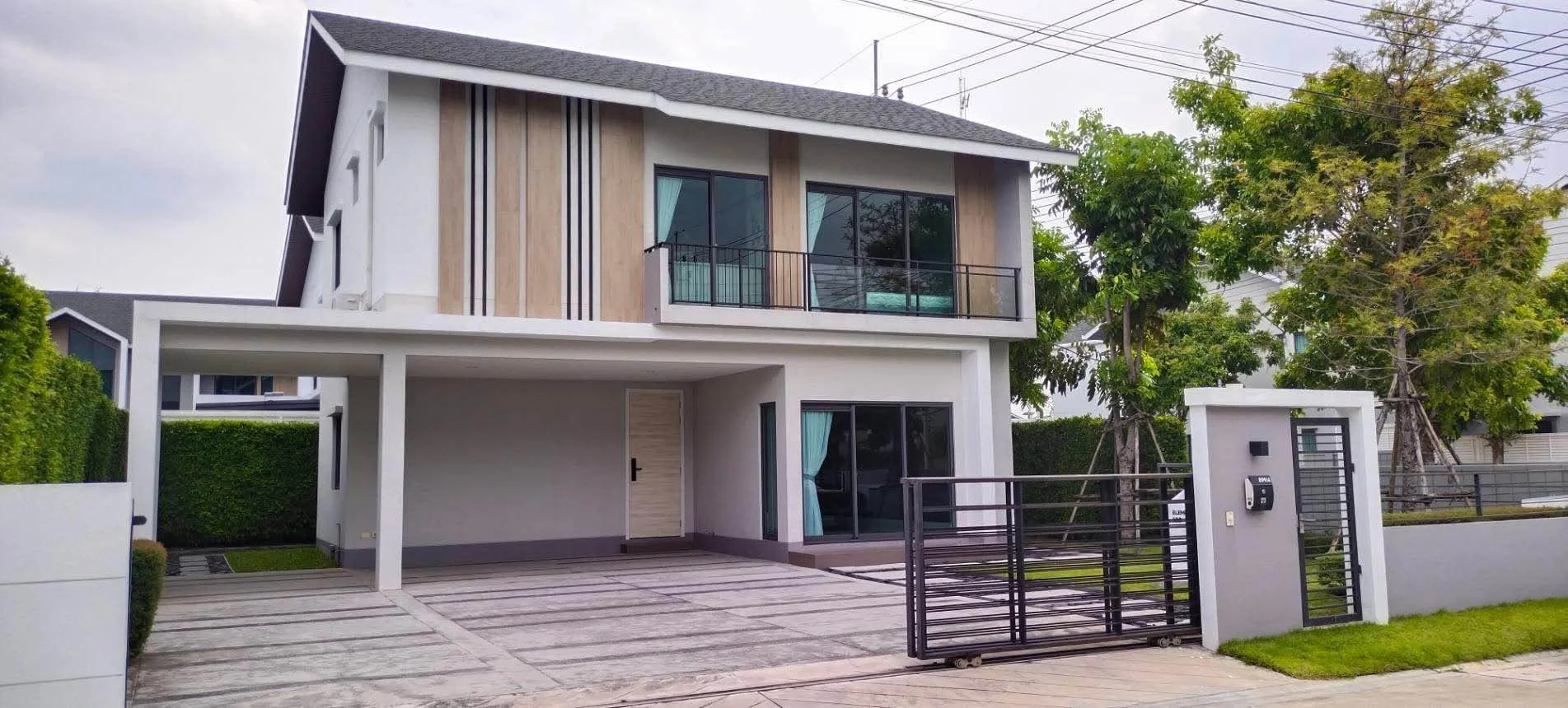 4 Bedroom condo in Nirvana ELEMENT Bangna