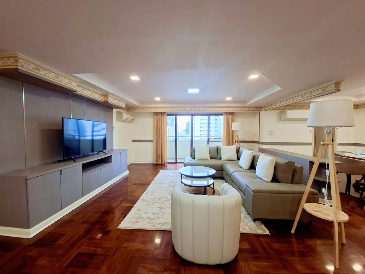 3 Bedroom condo in D.H.Grand Tower