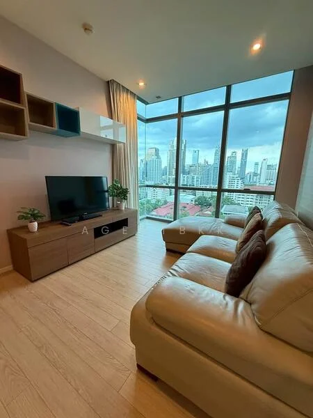 1 Bedroom condo in The Room Sukhumvit 21
