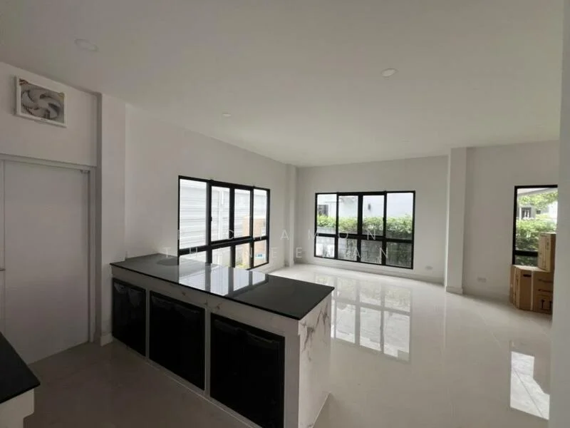 4 Bedroom condo in The City Ekkamai-Ladprao