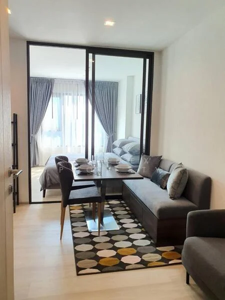 1 Bedroom condo in Life One Wireless