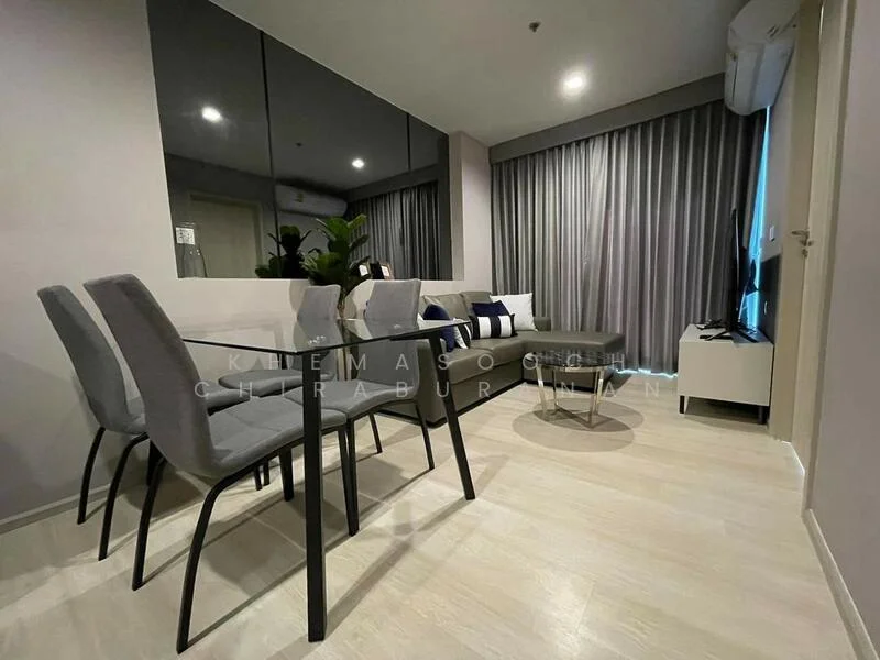 2 Bedroom condo in Life One Wireless