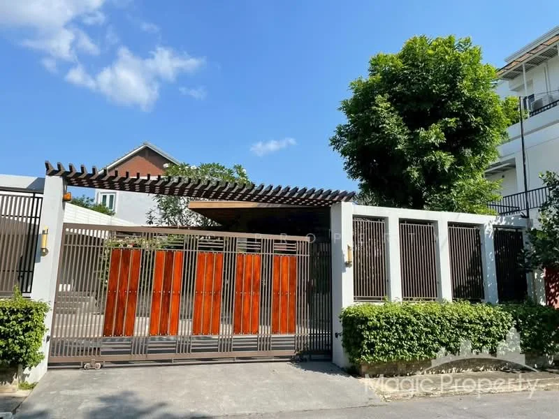 5 Bedroom condo in Panya Pattanakarn Village