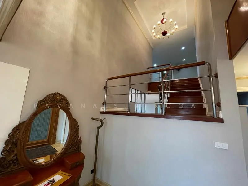 5 Bedroom condo in Fairview Tower