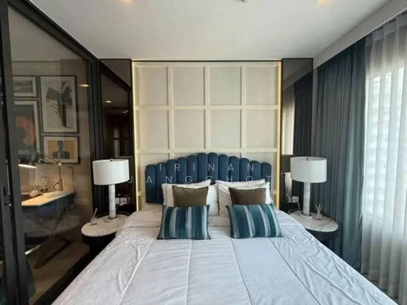 1 Bedroom condo in Life One Wireless