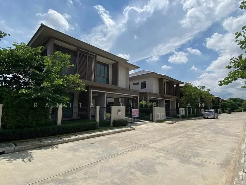 4 Bedroom condo in Burasiri Krungthep Kreetha