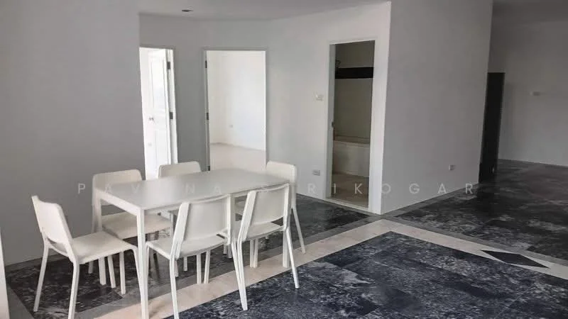 2 Bedroom condo in The Waterford Park