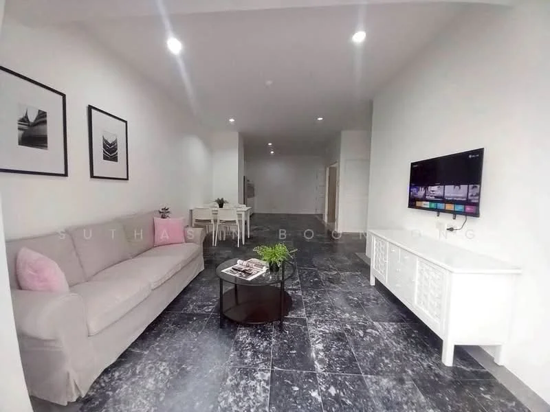 2 Bedroom condo in The Waterford Park
