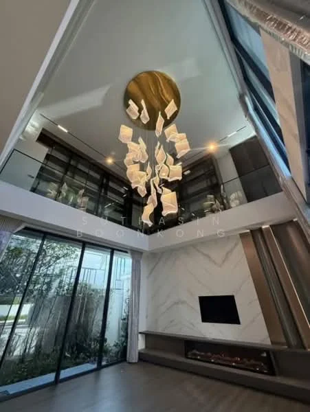 5 Bedroom condo in VIVE Krungthep Kreetha
