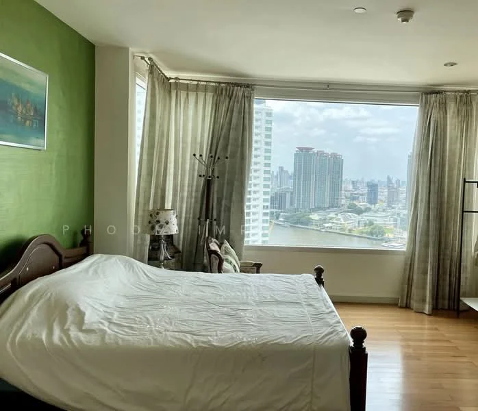 3 Bedroom condo in Watermark Chaophraya