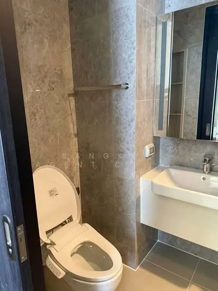 1 Bedroom condo in Noble Around Ari