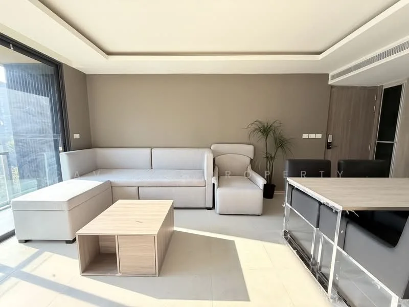2 Bedroom condo in Urbitia Thonglor