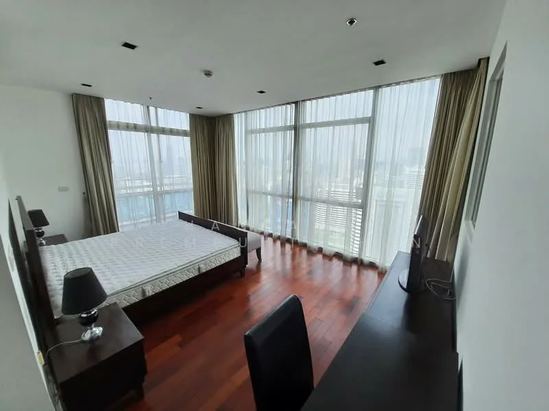 4 Bedroom condo in Athenee Residence