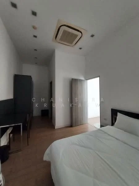 3 Bedroom condo in Trapezo Sukhumvit 16