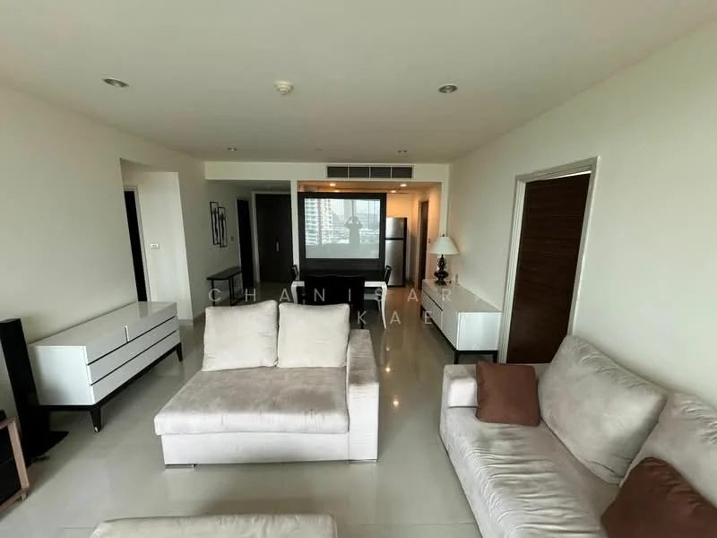 2 Bedroom condo in Watermark Chaophraya