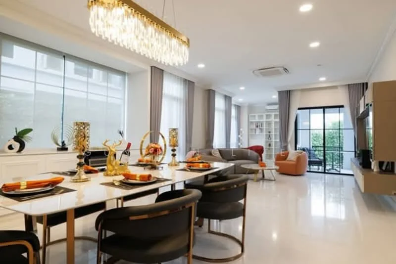 4 Bedroom condo in Nantawan Rama 9 - New Krungthepkreetha