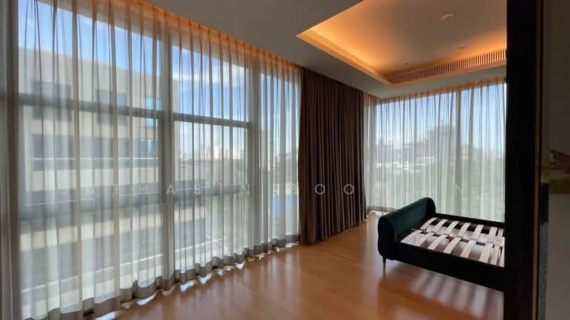 1 Bedroom condo in Sindhorn Tonson