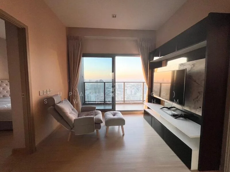 2 Bedroom condo in Whizdom Connect Sukhumvit