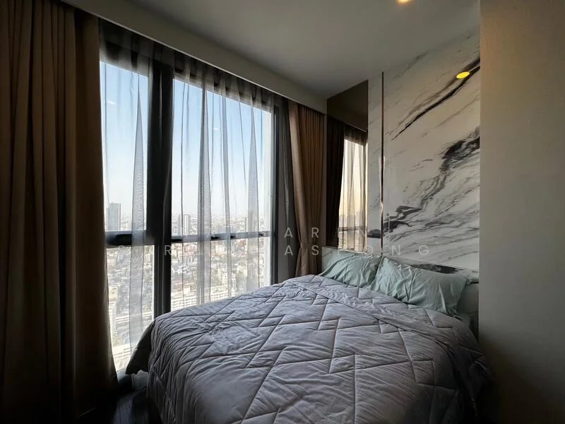 2 Bedroom condo in Park Origin Thonglor